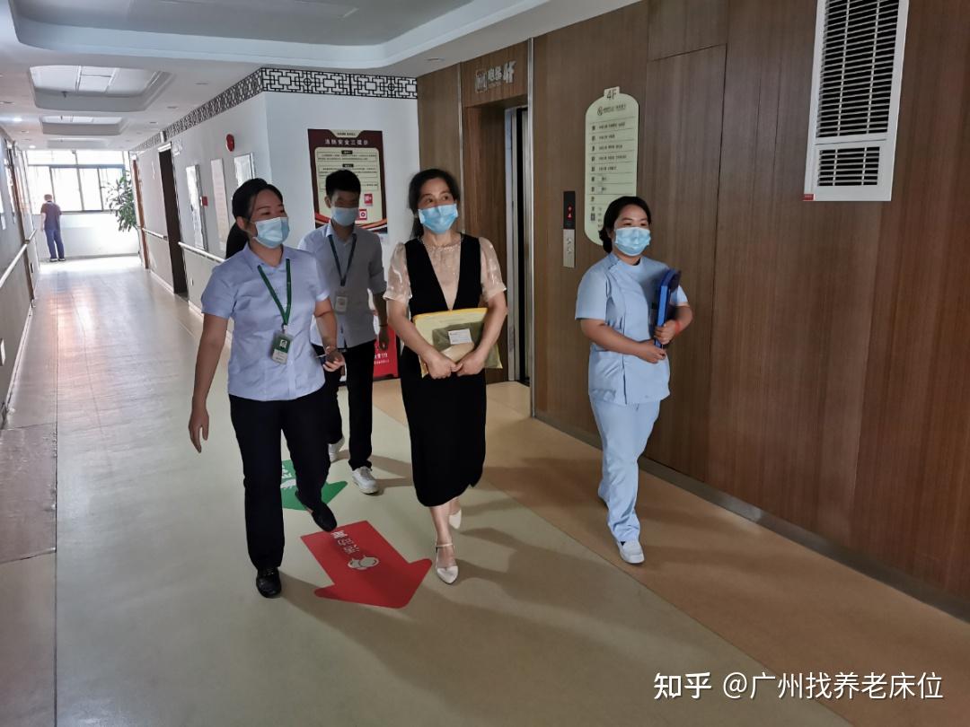 专家全方位评估对比结果